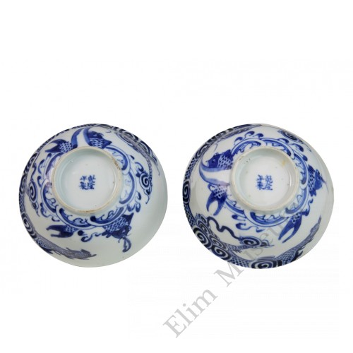 1007   A Pair of Qian-Long Blue and White Bowls